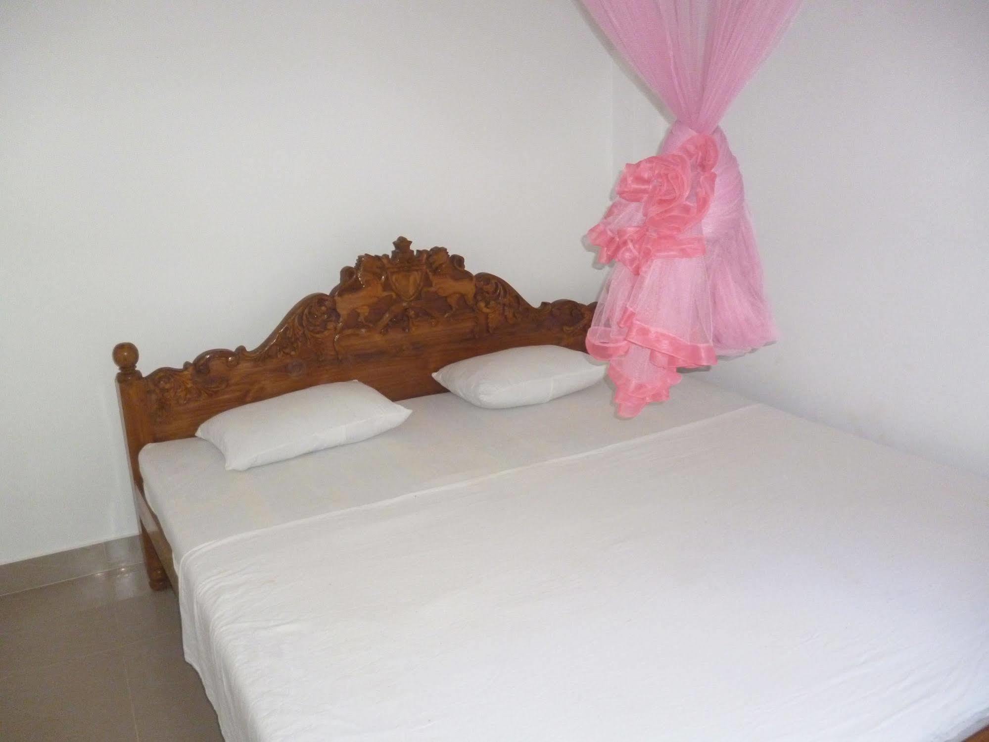 Seaview Paradise Inn Уелигама Екстериор снимка